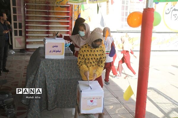 نواخته شدن زنگ جشن نیکوکاری در دبستان شاهد حریت بهبهان