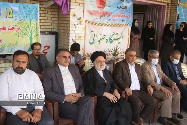 نواخته شدن زنگ جشن نیکوکاری در دبستان شاهد حریت بهبهان