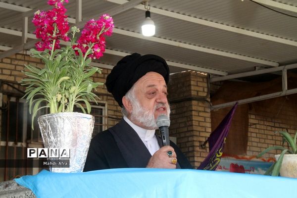 نواخته شدن زنگ جشن نیکوکاری در دبستان شاهد حریت بهبهان