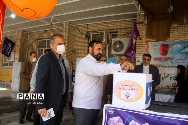 نواخته شدن زنگ جشن نیکوکاری در دبستان شاهد حریت بهبهان