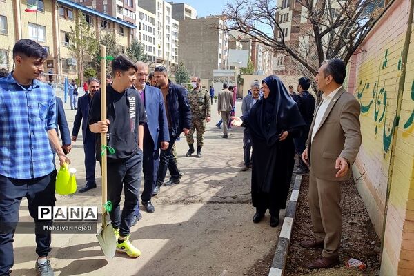 آیین نمادین روز درختکاری در دبیرستان استعدادهای درخشان شهید بهشتی رودهن