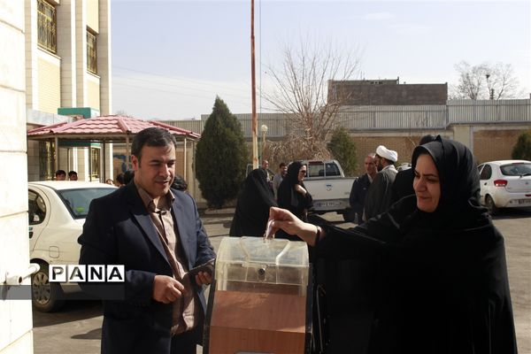 مراسم جشن نیکوکاری در دبیرستان شاهد اطهر ناحیه 1 زنجان