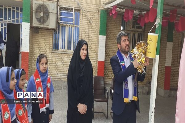 نواختن زنگ درختکاری در مدارس شادگان