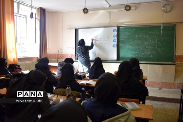 اجرای طرح ایما در دبیرستان فرهنگ دختران منطقه ۱۳