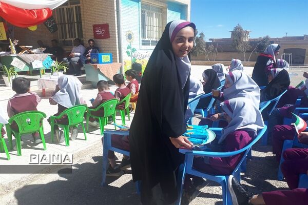 برگزاری جشن نیکوکاری در دبستان عفت ابرکوه