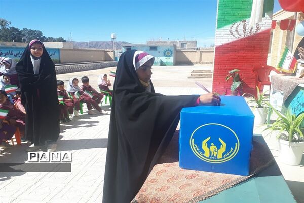 برگزاری جشن نیکوکاری در دبستان عفت ابرکوه