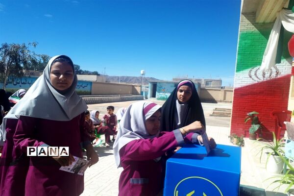 برگزاری جشن نیکوکاری در دبستان عفت ابرکوه
