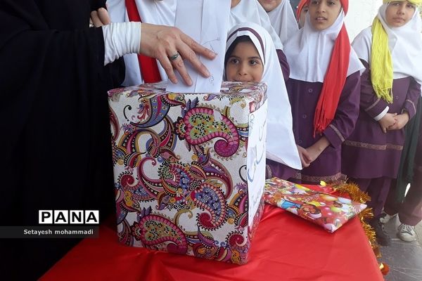 جشن نیکوکاری در دبستان حضرت زهرا(س) ۲ رودهن