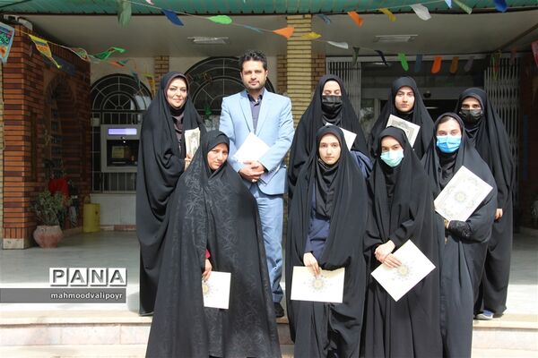 نشست توانمند‌سازی و تجلیل ازاعضای شورای دانش‌آموزی برتر استان قزوین