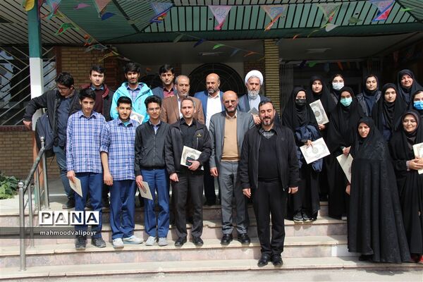 نشست توانمند‌سازی و تجلیل ازاعضای شورای دانش‌آموزی برتر استان قزوین