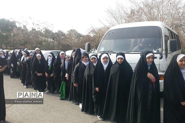 حضور دانش‌آموزان دختر شهر تهران در باغ گیاه‌شناسی و  کاشت نهال در آیین درختکاری