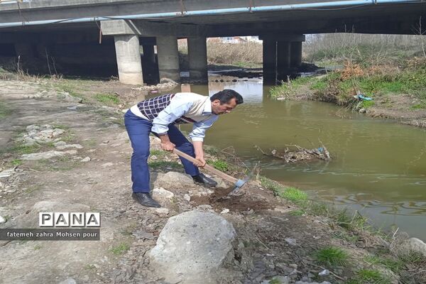 کاشت ۳۱۳ اصله نهال (هردانش‌آموز یک نهال)در روز درختکاری