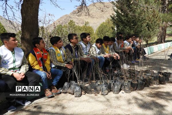 برگزاری آیین درختکاری در اردوگاه دانش‌آموزی آیت الله کمالوند خرم آباد