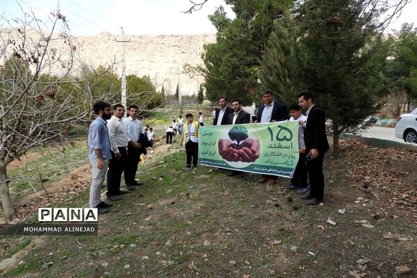 برگزاری آیین درختکاری در اردوگاه دانش‌آموزی آیت الله کمالوند خرم آباد