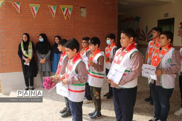 کاشت نهال در دبستان شهدای مدافع سلامت در بوشهر