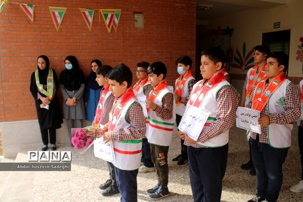 کاشت نهال در دبستان شهدای مدافع سلامت در بوشهر