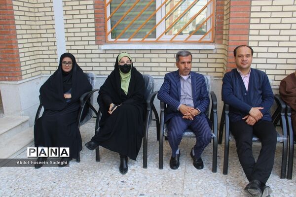 کاشت نهال در دبستان شهدای مدافع سلامت در بوشهر