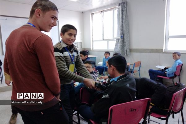 اداره یک روز مدرسه توسط شورای دانش‌آموزی دبیرستان رئیس‌زاده خلیل آباد