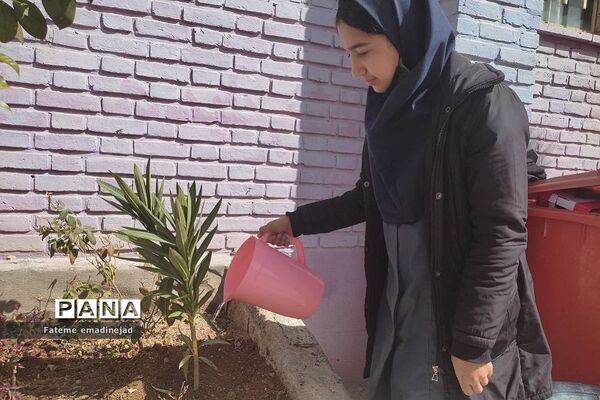 آیین روز درختکاری در دبیرستان تربیت رودهن