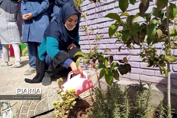 آیین روز درختکاری در دبیرستان تربیت رودهن