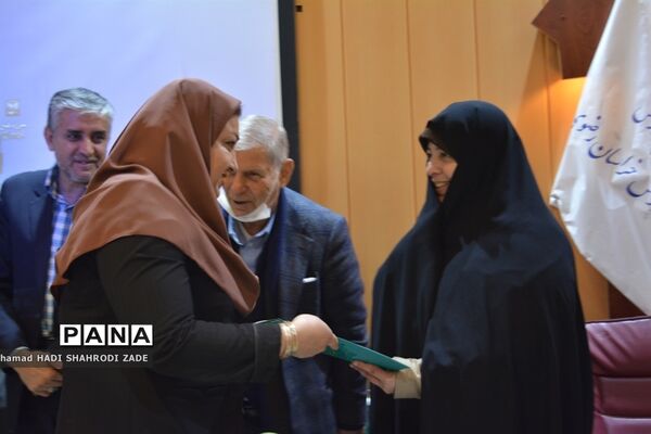 جلسه شورای نظارت بر مدارس و مراکز غیر دولتی و تجلیل از کارگروه مدارس و مراکز غیر دولتی خراسان رضوی