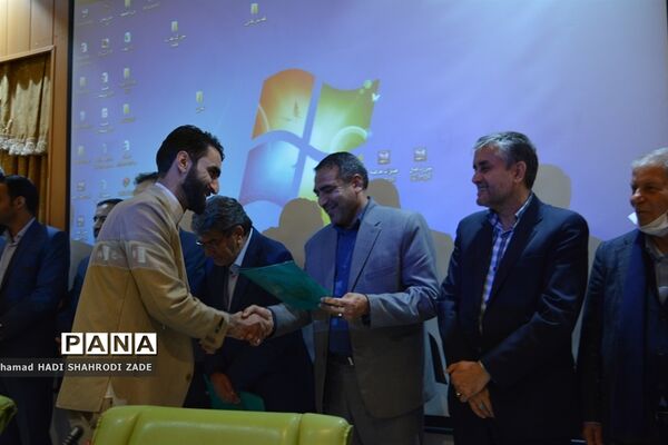 جلسه شورای نظارت بر مدارس و مراکز غیر دولتی و تجلیل از کارگروه مدارس و مراکز غیر دولتی خراسان رضوی