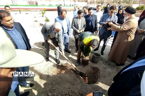 گرامیداشت روز درختکاری در بهارستان 2
