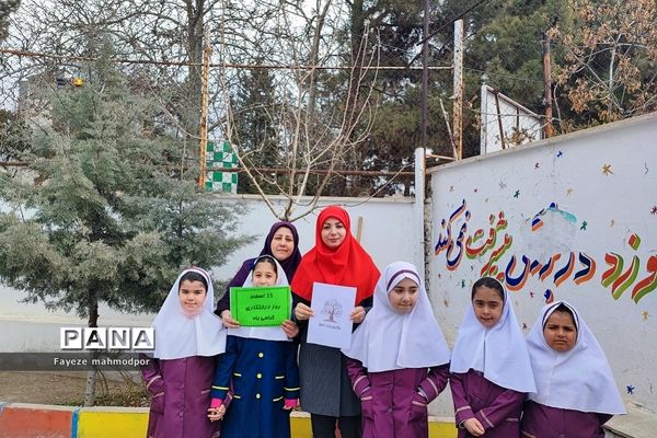 مراسم درختکاری در دبستان حضرت زهرا(س)یک رودهن