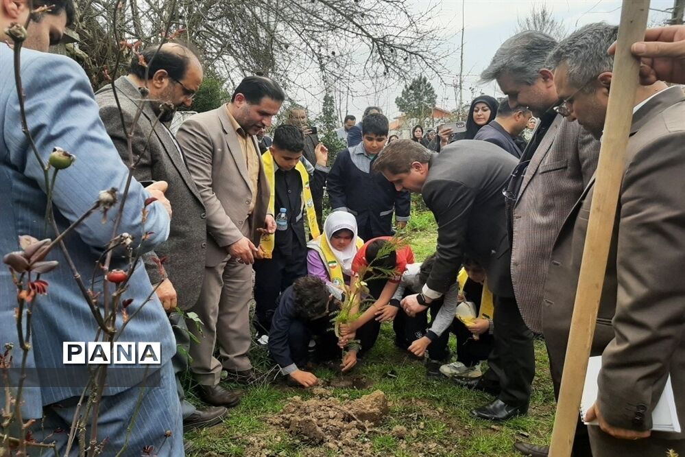 برگزاری همزمان مراسم نمادین جشن نیکوکاری و جشن درختکاری