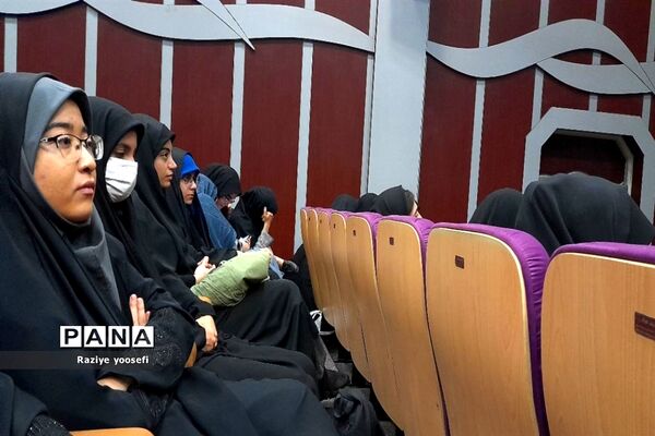دانشجو معلمان پردیس نسیبه تهران میزبان پرچم متبرک حرم امام حسین (ع) شدند