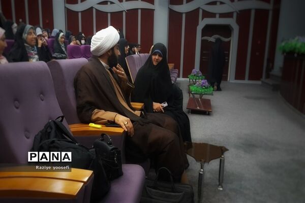 دانشجو معلمان پردیس نسیبه تهران میزبان پرچم متبرک حرم امام حسین (ع) شدند