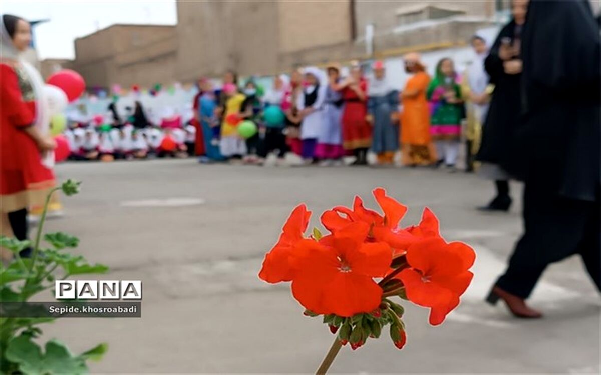 مراسم کاشت نهال در مهد گل‌ و گیاه کشور