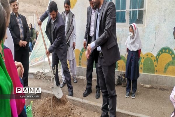 جشن نیکوکاری و درختکاری  در مدرسه مسلم صادقی شریف‌آباد پاکدشت