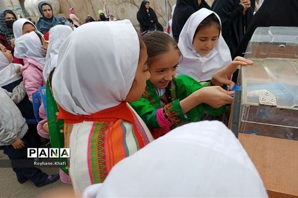 جشن نیکوکاری و درختکاری  در مدرسه مسلم صادقی شریف‌آباد پاکدشت