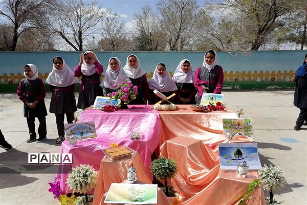 جشن میلاد منجی عالم بشریت مهدی موعود(عج) در مدرسه حضرت زینب شهرستان خاتم