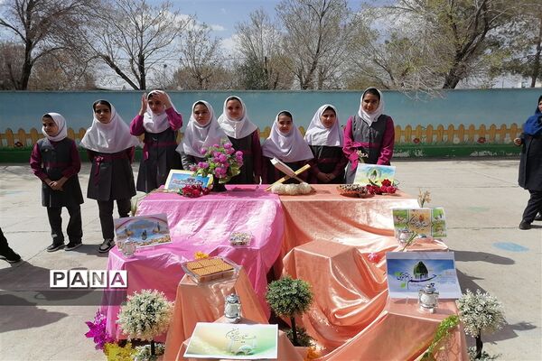 جشن میلاد منجی عالم بشریت مهدی موعود(عج) در مدرسه حضرت زینب شهرستان خاتم