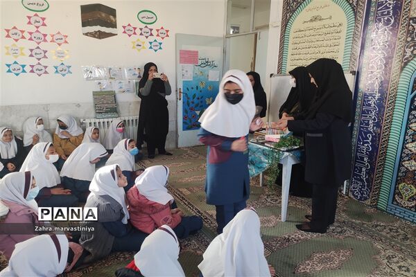 گرامیداشت هفته درختکاری در مدرسه زکیه شهرستان مروست