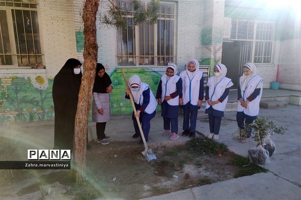 گرامیداشت هفته درختکاری در مدرسه زکیه شهرستان مروست