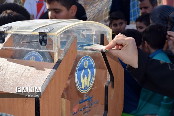 برگزاری بازارچه مهربانی کمک به کودکان کار در دبستان امام حسین(ع) شهرستان بهبهان