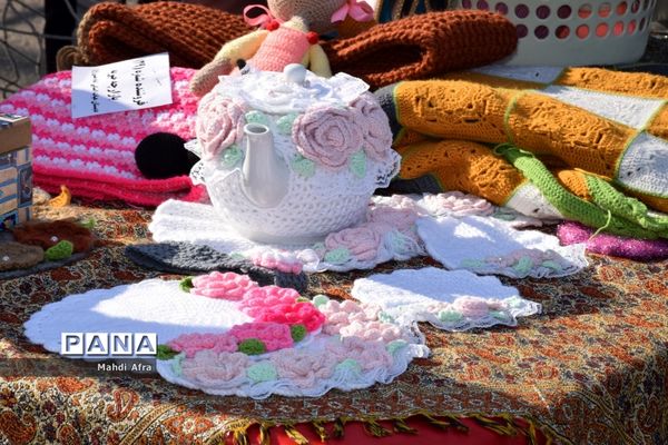 برگزاری بازارچه مهربانی کمک به کودکان کار در دبستان امام حسین(ع) شهرستان بهبهان