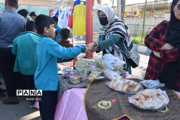 برگزاری بازارچه مهربانی کمک به کودکان کار در دبستان امام حسین(ع) شهرستان بهبهان