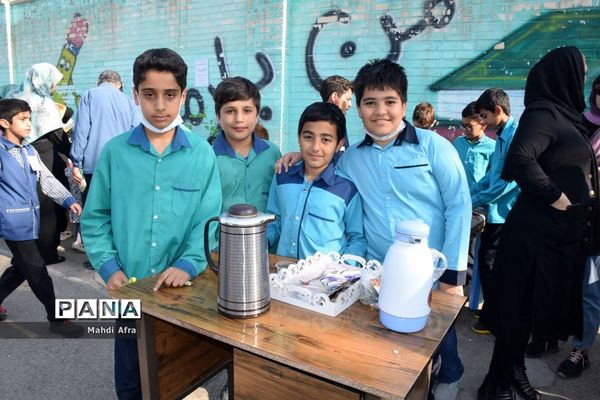 برگزاری بازارچه مهربانی کمک به کودکان کار در دبستان امام حسین(ع) شهرستان بهبهان