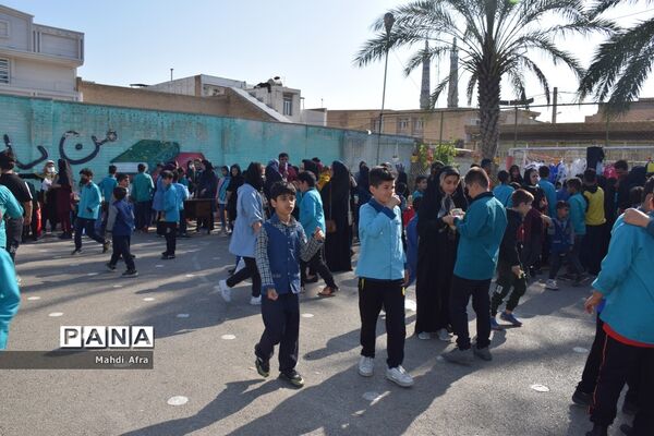 برگزاری بازارچه مهربانی کمک به کودکان کار در دبستان امام حسین(ع) شهرستان بهبهان