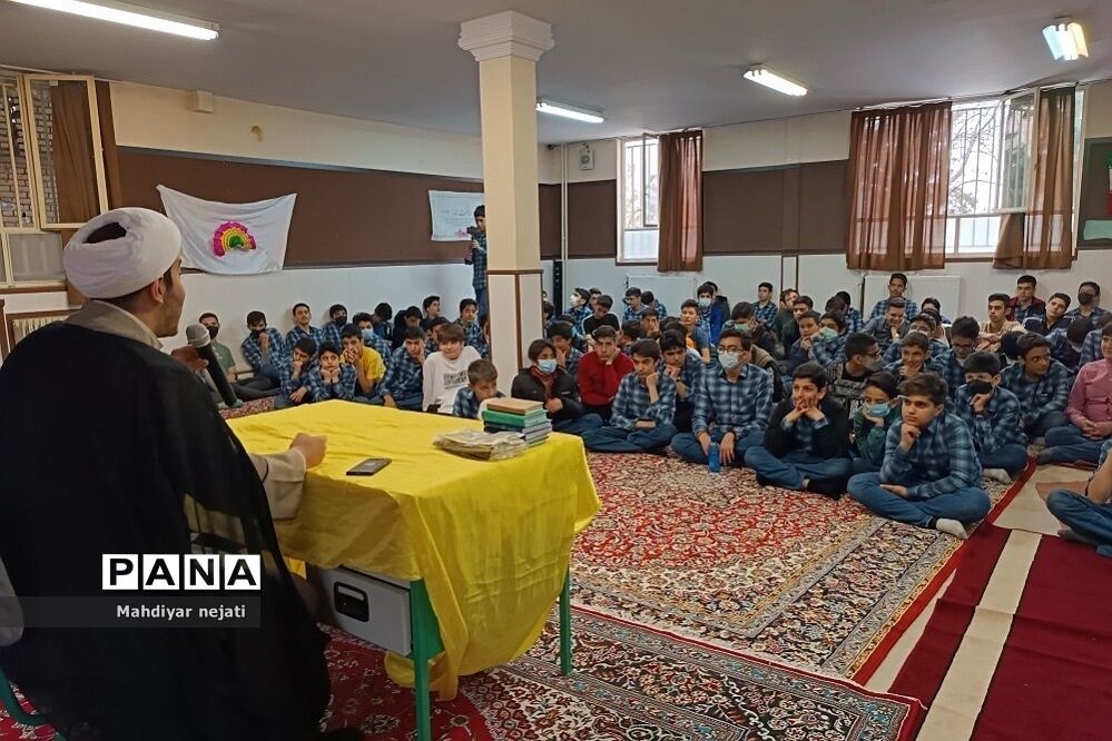 جشن‌نیمه شعبان در دبیرستان شهید بهشتی رودهن