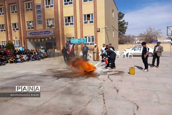 مانور آتش‌نشانی و اورژانس در مدارس تربت جام