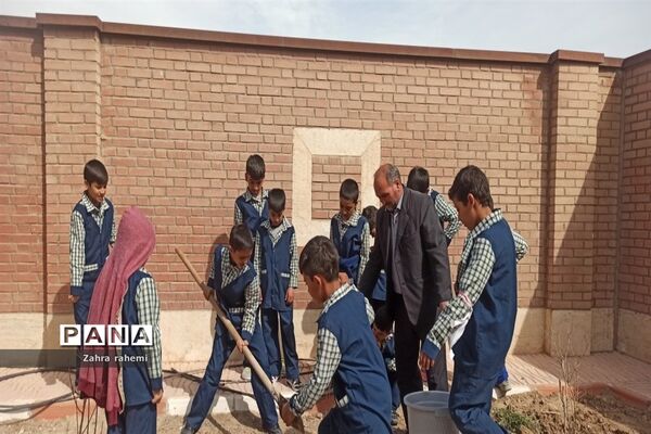 مراسم روز درختکاری در مدرسه جلوه حق و شهدای برکت طغان بخش جوادآباد