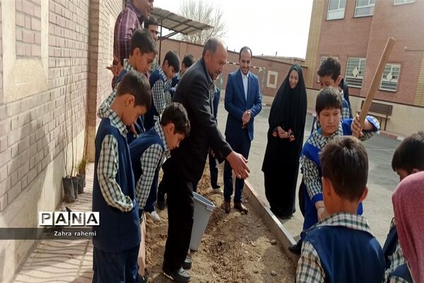 مراسم روز درختکاری در مدرسه جلوه حق و شهدای برکت طغان بخش جوادآباد
