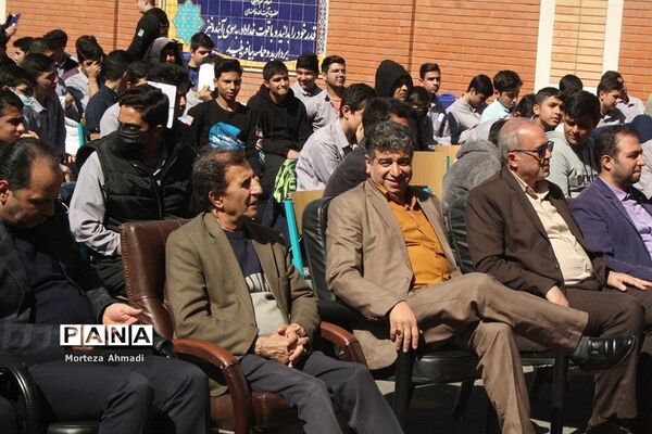 مراسم تجلیل از دانش‌آموزان برتر در دبیرستان آل یاسین شهرری
