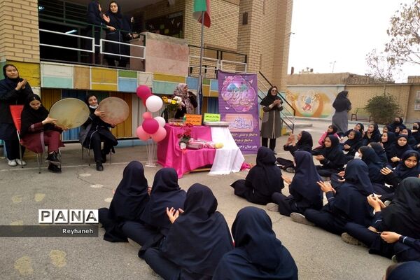برگزاری جشن نیمه شعبان در دبیرستان عدالت شهر جوادآباد