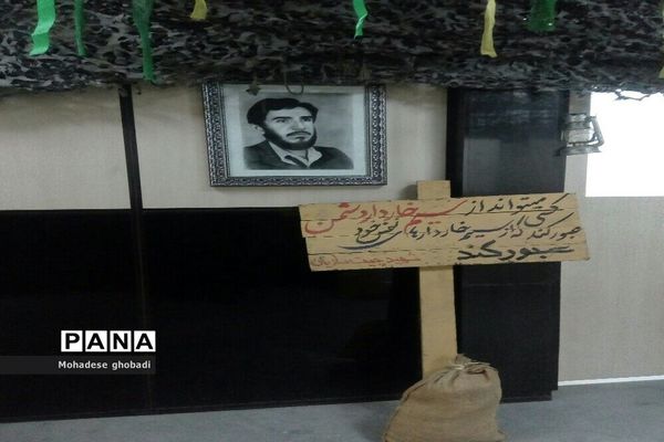 نمایشگاه سرو قامتان سرخ گلستان در بهارستان